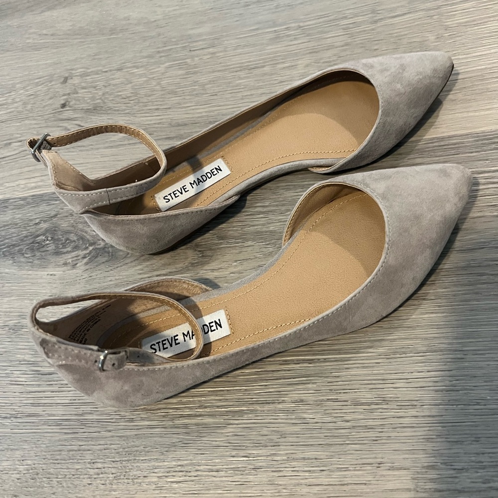 Brand new, never worn, Steve Madden flats